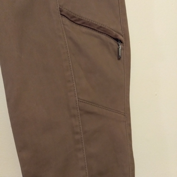 🎁 WHBM Vintage, The Skimmer Jeans. Motto Inspired with Gorgeous Velveteen Trim - Picture 12 of 16